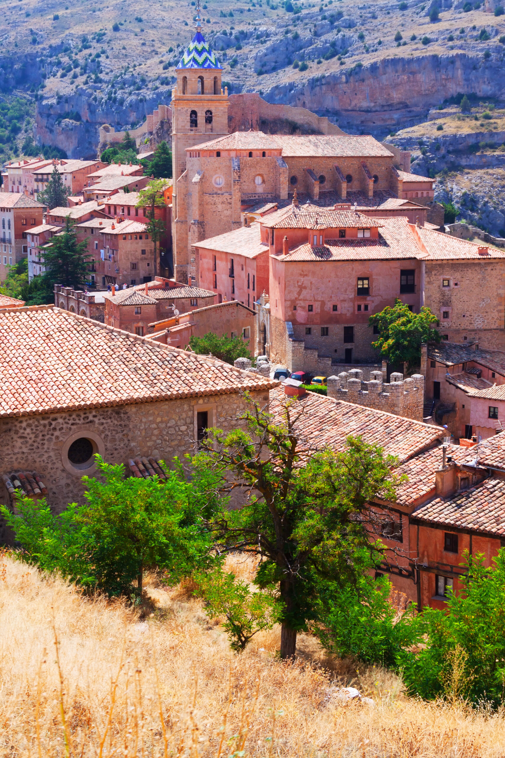 Borghi e Castelli: Un Itinerario tra Pietra, Memoria e IdentitĂ